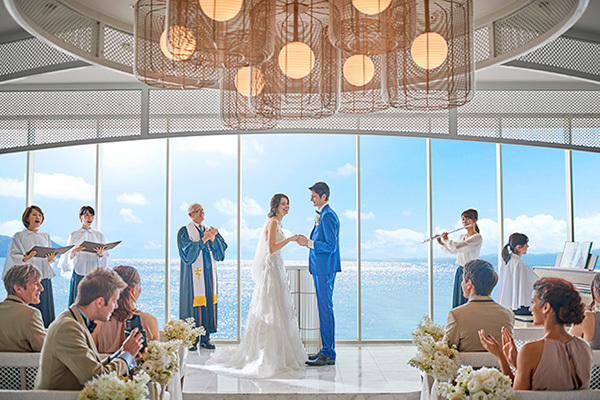 静岡市・富士市・沼津市の結婚式プロデュースと無料式場紹介の「はなといろ」の富士山＆海の結婚スタイルの画像・水平線の見えるチャペル、オリゾンブルーのチャペルで結婚式
