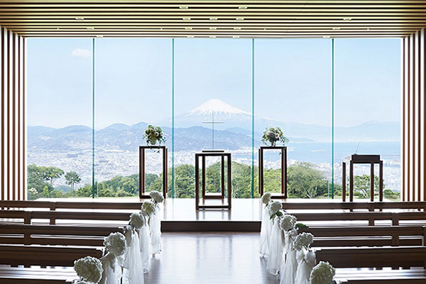 静岡市・富士市・沼津市の結婚式プロデュースと無料式場紹介の「はなといろ」の富士山＆海の結婚スタイルの画像・日本平の富士山が見えるチャペル