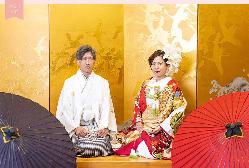 静岡市・富士市・沼津市の結婚式プロデュースと無料式場紹介の「はなといろ」のファミリーウエディングの和装の金屏風での前の写真