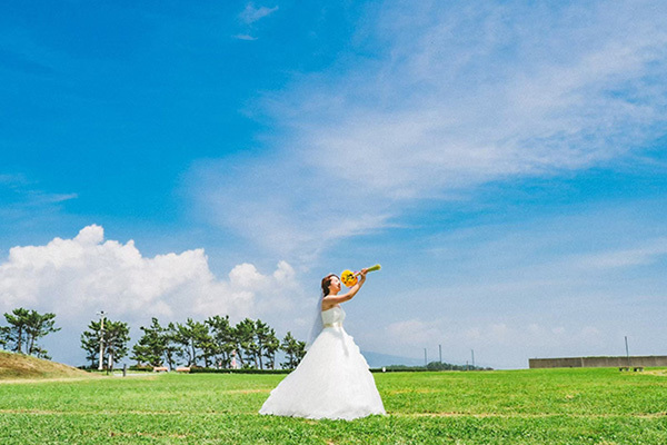 静岡市・富士市・沼津市の結婚式プロデュースと無料式場紹介の「はなといろ」のガーデン＆プールでの結婚式スタイル・富士山麓の大草原でのフォトウエディング