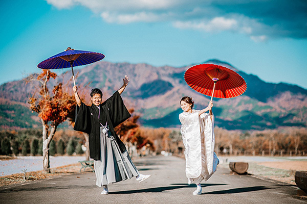 静岡市・富士市・沼津市の結婚式プロデュースと無料式場紹介の「はなといろ」の和婚の写真・山中湖でフォトウエディング