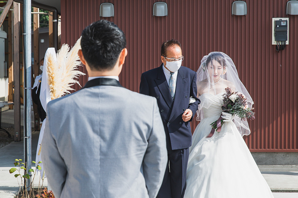 静岡市・富士市・沼津市の結婚式プロデュースと無料式場紹介の「はなといろ」のガーデン＆プールでの結婚式スタイル1（いでぼくウエディング）の写真4
